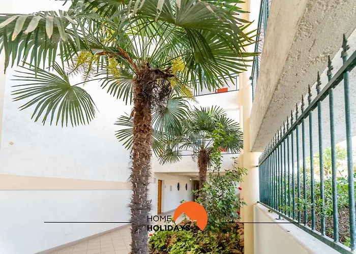 #166 Frat Apartment By Home Holidays